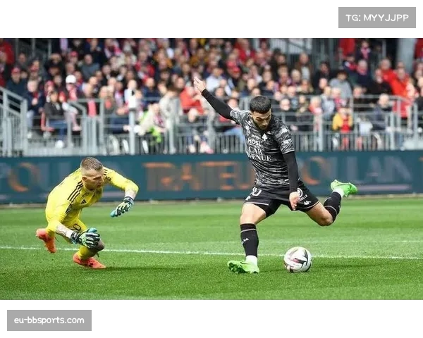 垫底队梅斯爆冷2-0击败联赛第二朗斯